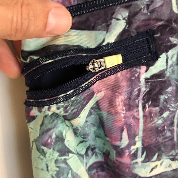 Lululemon Iridescent Multi Run Inspire Crop leggings floral size 4 running - Picture 10 of 13